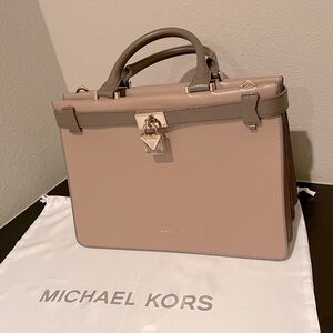 Michael Kors bag, gently used, like new. Free dust  bag included.